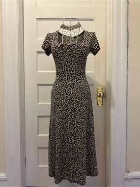 Jessica Simpson | Leopard Print Short Sleeve Midi Dress | S